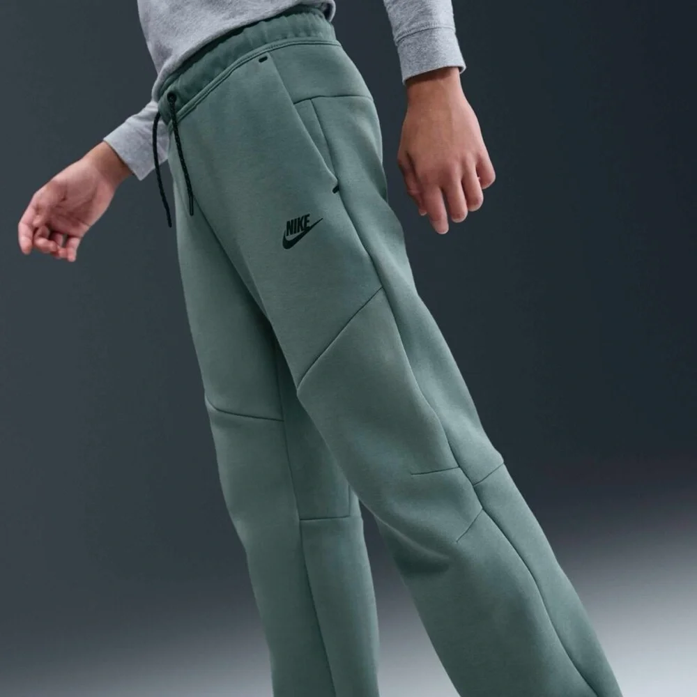 NWOT Nike Sportswear Tech Fleece Hoodie and Open Hem Pants Set- Green Clay/Black - Picture 2 of 15